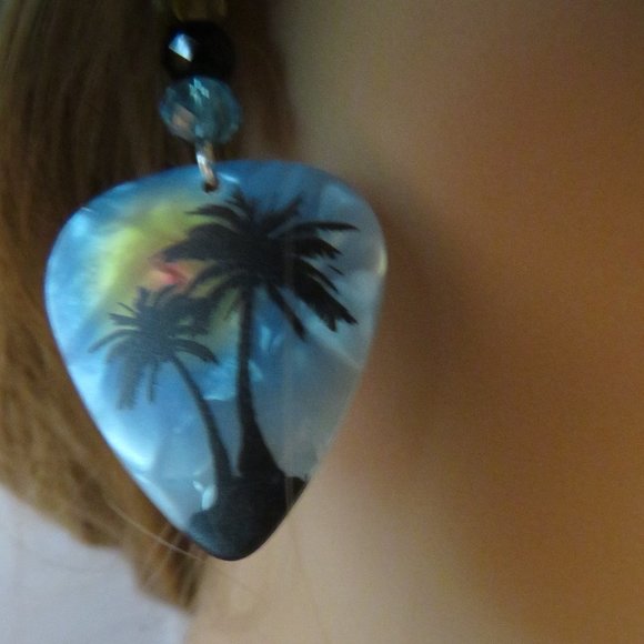 EARRINGS - Picture 2 of 3